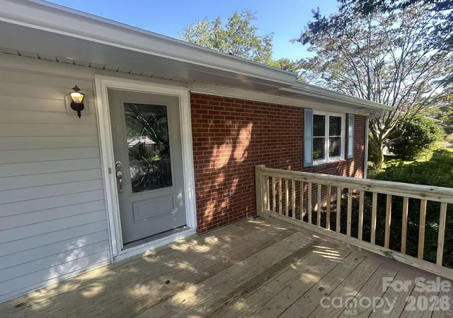 Photo 3 of Single family home for sale at 1225 Pinebrook Cir, Hendersonville, NC 28739 | MLS# 4426966 | Listing updated on 2026-09-23