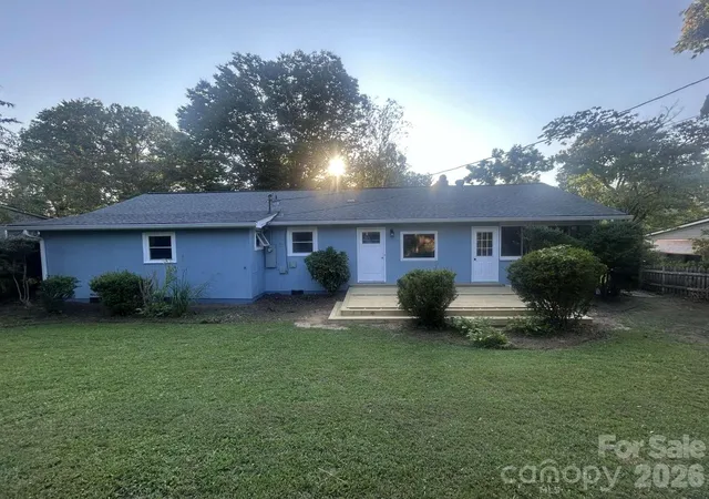 Photo 3 of Single family home for sale at 1225 Pinebrook Cir, Hendersonville, NC 28739 | MLS# 4426966 | Listing updated on 2026-09-23