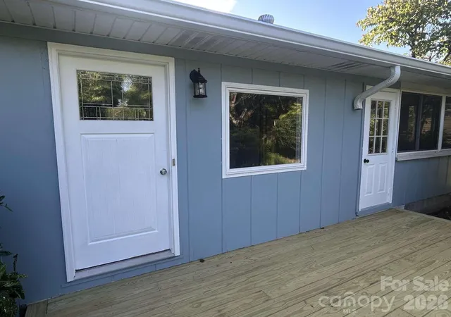 Photo 4 of Single family home for sale at 1225 Pinebrook Cir, Hendersonville, NC 28739 | MLS# 4426966 | Listing updated on 2026-09-23