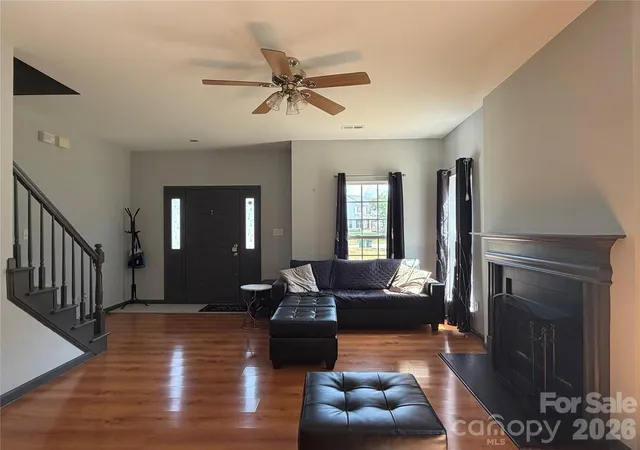 Photo 3 of Single family home for sale at 9541 Green Apple Dr, Charlotte, NC 28215 | MLS# 4426973 | Listing updated on 2026-09-26