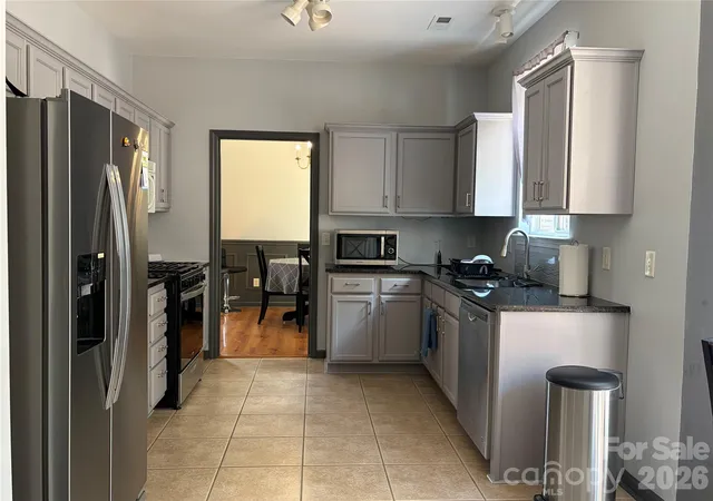 Photo 3 of Single family home for sale at 9541 Green Apple Dr, Charlotte, NC 28215 | MLS# 4426973 | Listing updated on 2026-09-26