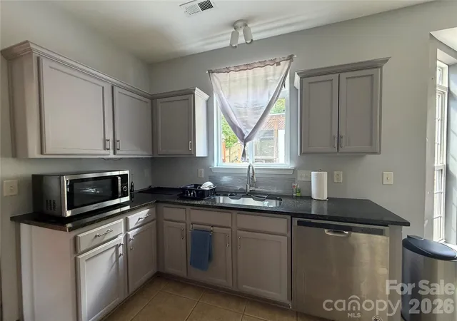 Photo 4 of Single family home for sale at 9541 Green Apple Dr, Charlotte, NC 28215 | MLS# 4426973 | Listing updated on 2026-09-26