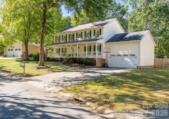 Photo 1 of Single family home for sale at 2620 Willowdale Ln, Matthews, NC 28105 | MLS# 4426974 | Listing updated on 2026-10-02
