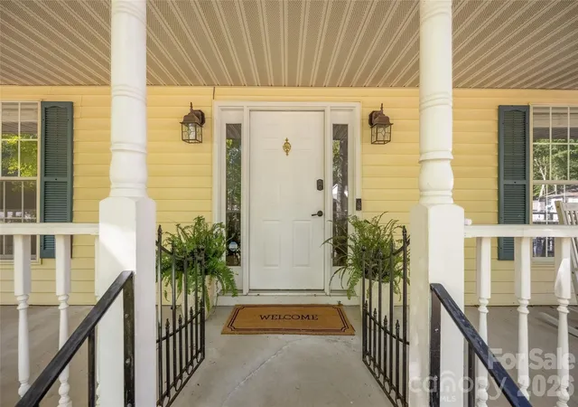 Photo 2 of Single family home for sale at 2620 Willowdale Ln, Matthews, NC 28105 | MLS# 4426974 | Listing updated on 2026-10-02