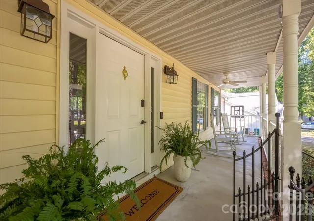 Photo 3 of Single family home for sale at 2620 Willowdale Ln, Matthews, NC 28105 | MLS# 4426974 | Listing updated on 2026-10-02