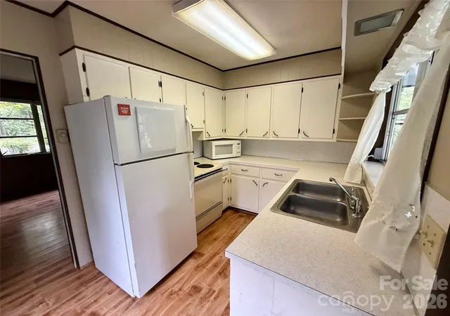 Photo 3 of Condo for sale at 30 Lakemont Cottage Trl, Flat Rock, NC 28731 | MLS# 4426976 | Listing updated on 2026-09-30