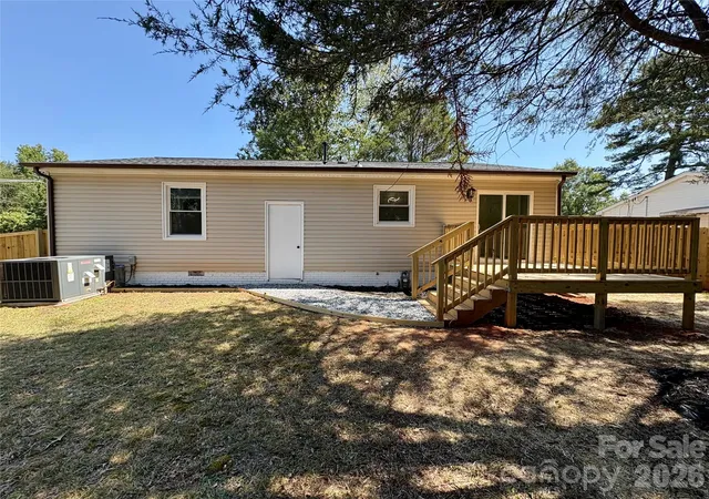 Photo 2 of Sale Pending at 667 Kilborne Dr, Gastonia, NC 28052 | MLS# 4426977 | Listing updated on 2026-10-01