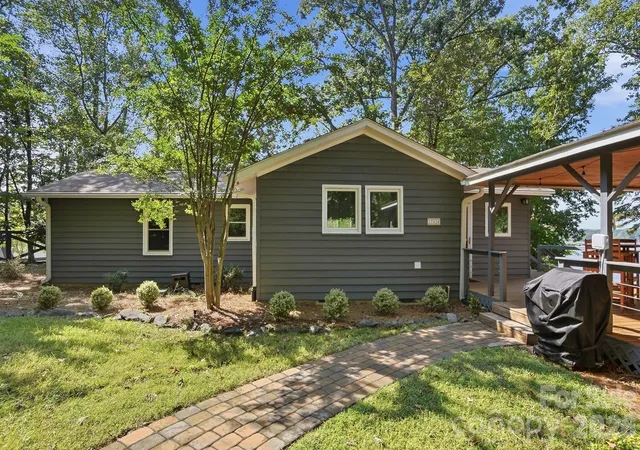 Photo 3 of Single family home for sale at 17424 Grasshopper Ln, Charlotte, NC 28278 | MLS# 4426978 | Listing updated on 2026-09-30