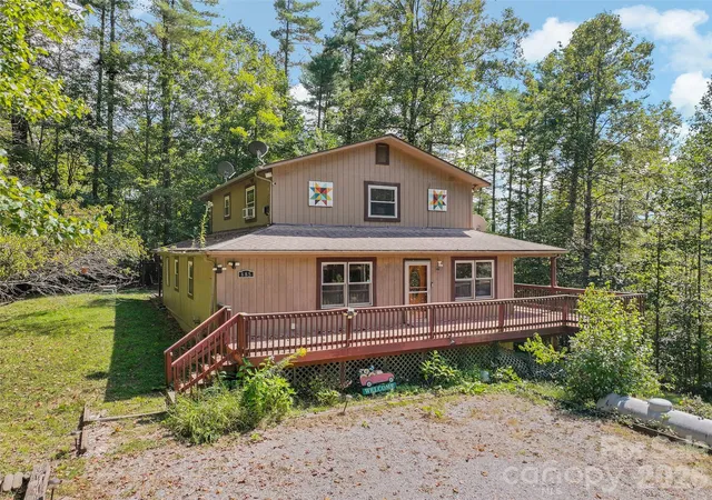 Photo 3 of Single family home for sale at 885 Rustic Hts Rd, Waynesville, NC 28785 | MLS# 4426982 | Listing updated on 2026-09-21