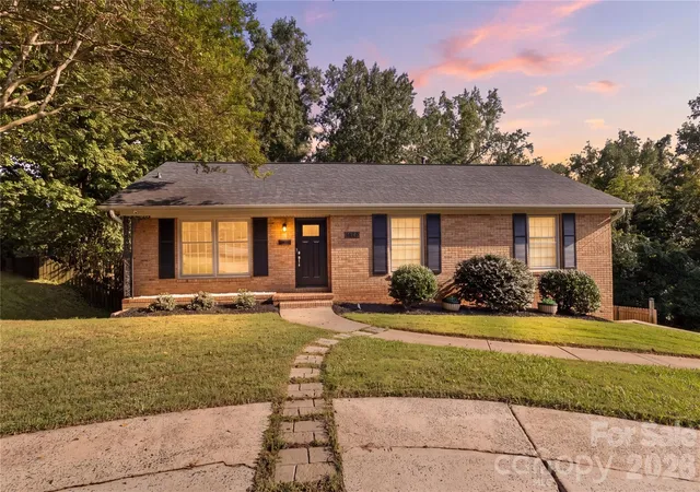 Photo 1 of Sale Pending at 6623 Brookcrest Dr, Charlotte, NC 28210 | MLS# 4426988 | Listing updated on 2026-09-30