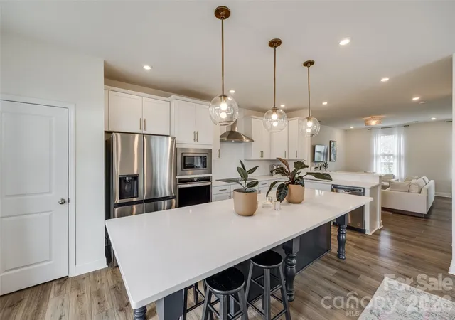 Photo 1 of Sale Pending at 400 Simeon Dr, Charlotte, NC 28208 | MLS# 4426993 | Listing updated on 2026-09-22
