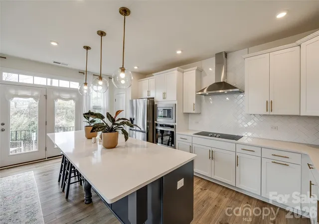 Photo 2 of Sale Pending at 400 Simeon Dr, Charlotte, NC 28208 | MLS# 4426993 | Listing updated on 2026-09-22