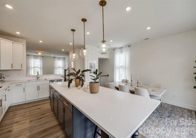 Photo 3 of Sale Pending at 400 Simeon Dr, Charlotte, NC 28208 | MLS# 4426993 | Listing updated on 2026-09-22