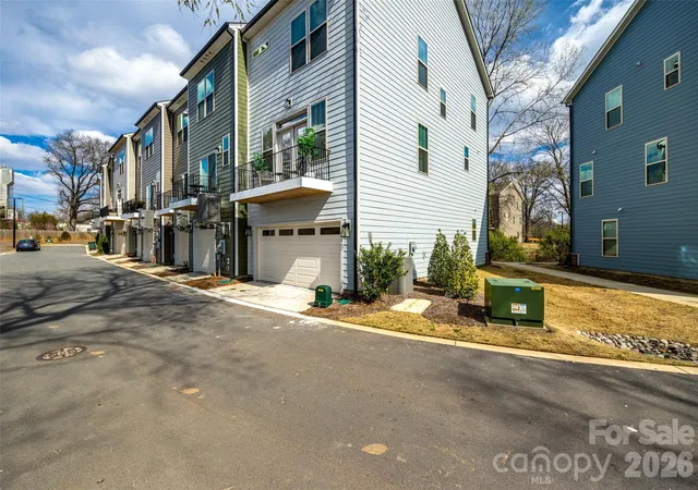 Photo 34 of Sale Pending at 400 Simeon Dr, Charlotte, NC 28208 | MLS# 4426993 | Listing updated on 2026-09-22
