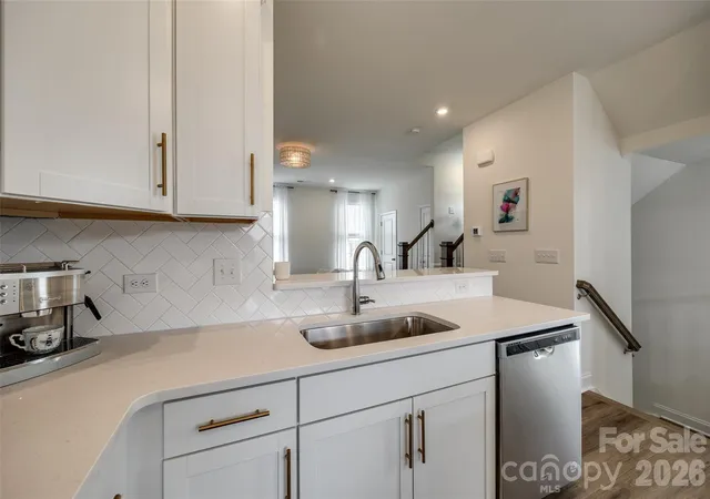 Photo 4 of Sale Pending at 400 Simeon Dr, Charlotte, NC 28208 | MLS# 4426993 | Listing updated on 2026-09-22