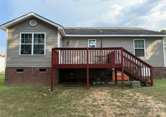 Photo 3 of Sale Pending at 2051 E Park Dr, Lancaster, SC 29720 | MLS# 4426997 | Listing updated on 2026-10-08