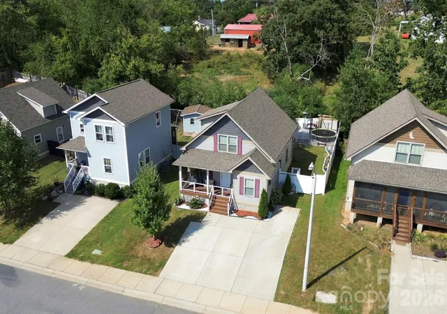 Photo 2 of Single family home for sale at 11 Yarrow Meadow Rd, Weaverville, NC 28787 | MLS# 4427003 | Listing updated on 2026-09-22
