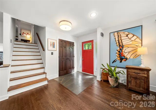 Photo 2 of Single family home for sale at 1206 Holw Tree Ct, Charlotte, NC 28226 | MLS# 4427013 | Listing updated on 2026-10-26