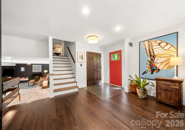 Photo 3 of Single family home for sale at 1206 Holw Tree Ct, Charlotte, NC 28226 | MLS# 4427013 | Listing updated on 2026-10-26