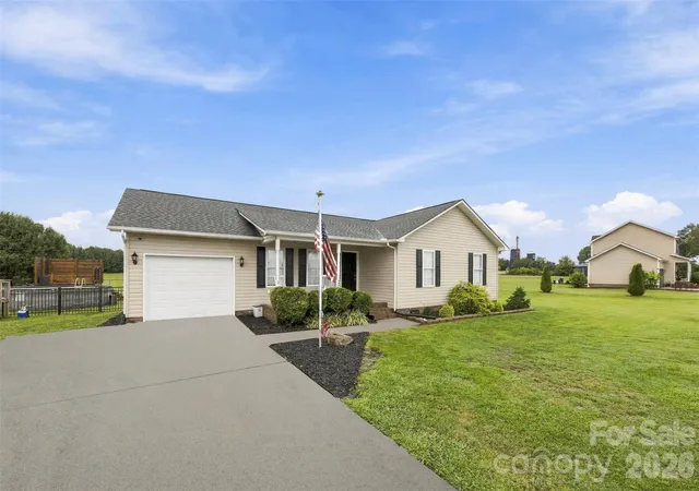Photo 1 of Single family home for sale at 204 Webb Rd, Shelby, NC 28152 | MLS# 4427019 | Listing updated on 2026-09-26