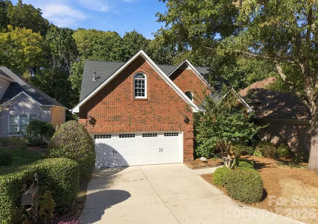 Photo 3 of Single family home for sale at 10417 Newberry Park Ln, Charlotte, NC 28277 | MLS# 4427030 | Listing updated on 2026-10-31
