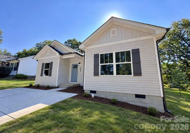 Photo 1 of Single family home for sale at 123 Brown St, Clover, SC 29710 | MLS# 4427031 | Listing updated on 2026-09-22