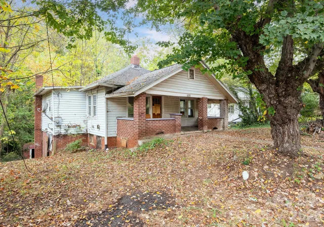 Photo 1 of Single family home for sale at 125 Fairfax Ave, Asheville, NC 28806 | MLS# 4427035 | Listing updated on 2026-10-08