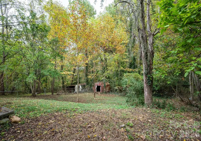 Photo 2 of Single family home for sale at 125 Fairfax Ave, Asheville, NC 28806 | MLS# 4427035 | Listing updated on 2026-10-08