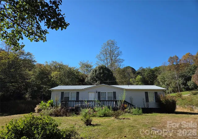 Photo 1 of Single family home for sale at 117 Nakoma Pl, Whittier, NC 28789 | MLS# 4427040 | Listing updated on 2026-10-20