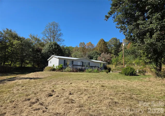 Photo 2 of Single family home for sale at 117 Nakoma Pl, Whittier, NC 28789 | MLS# 4427040 | Listing updated on 2026-10-20