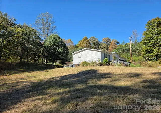 Photo 3 of Single family home for sale at 117 Nakoma Pl, Whittier, NC 28789 | MLS# 4427040 | Listing updated on 2026-10-20