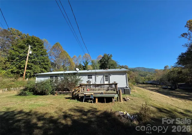 Photo 3 of Single family home for sale at 117 Nakoma Pl, Whittier, NC 28789 | MLS# 4427040 | Listing updated on 2026-10-20