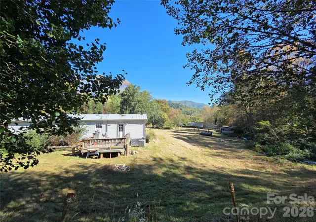 Photo 4 of Single family home for sale at 117 Nakoma Pl, Whittier, NC 28789 | MLS# 4427040 | Listing updated on 2026-10-20