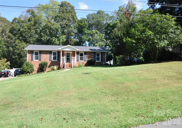 Photo 2 of Single family home for sale at 6045 Woodcove Dr, Winston Salem, NC 27104 | MLS# 4427042 | Listing updated on 2026-09-22