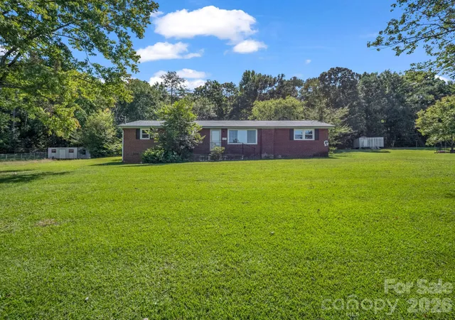Photo 2 of Single family home for sale at 182 Longview Dr, Forest City, NC 28043 | MLS# 4427043 | Listing updated on 2026-10-02