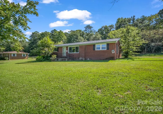 Photo 3 of Single family home for sale at 182 Longview Dr, Forest City, NC 28043 | MLS# 4427043 | Listing updated on 2026-10-02