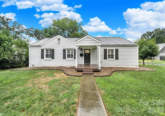 Single family home for sale at 835 Everett Pl, Charlotte, NC 28205 | MLS# 4427044