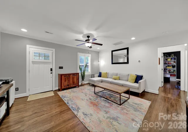 Photo 2 of Single family home for sale at 835 Everett Pl, Charlotte, NC 28205 | MLS# 4427044 | Listing updated on 2026-09-24