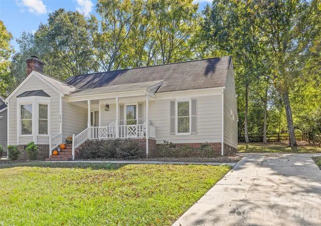 Photo 1 of Single family home for sale at 2916 Winghaven Ln, Charlotte, NC 28210 | MLS# 4427049 | Listing updated on 2026-10-29
