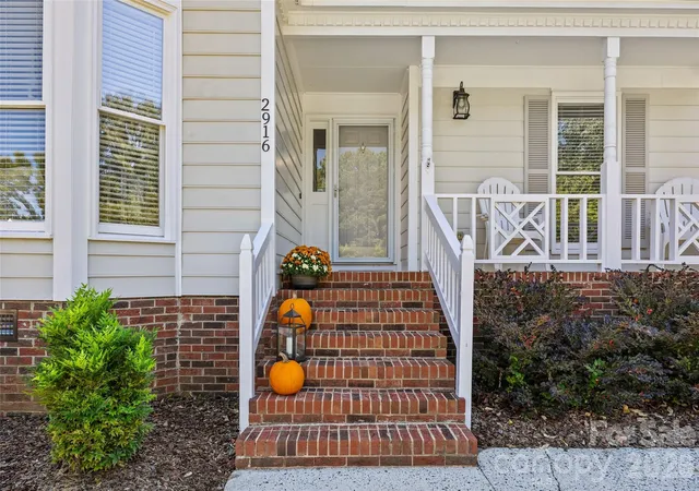 Photo 2 of Single family home for sale at 2916 Winghaven Ln, Charlotte, NC 28210 | MLS# 4427049 | Listing updated on 2026-10-29