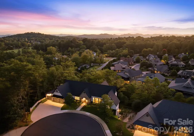 Photo 3 of Single family home for sale at 21 Evian Ct, Asheville, NC 28804 | MLS# 4427052 | Listing updated on 2026-10-02