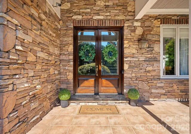 Photo 2 of Single family home for sale at 176 Vineyard Dr, Mooresville, NC 28117 | MLS# 4427053 | Listing updated on 2026-10-04