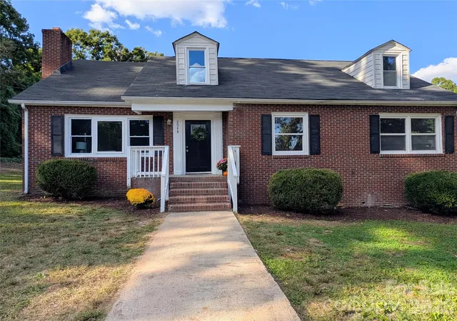 Photo 2 of Single family home for sale at 2048 Simmons St, Gastonia, NC 28052 | MLS# 4427061 | Listing updated on 2026-10-01