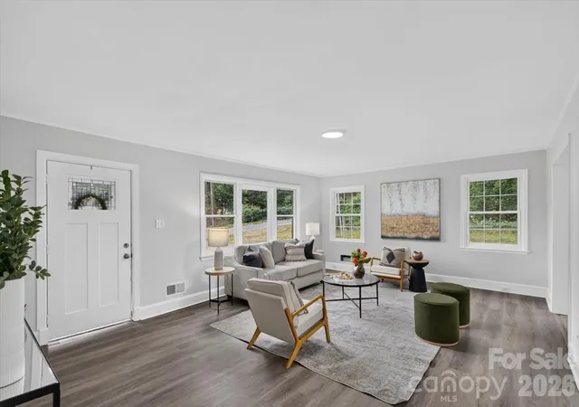 Photo 4 of Single family home for sale at 2048 Simmons St, Gastonia, NC 28052 | MLS# 4427061 | Listing updated on 2026-10-01
