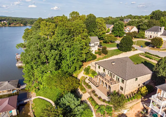Photo 3 of Sale Pending at 631 46th Avenue Dr NE, Hickory, NC 28601 | MLS# 4427080 | Listing updated on 2026-09-22