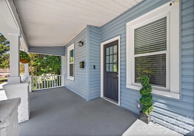 Photo 2 of Single family home for sale at 427 Oates St, Rock Hill, SC 29730 | MLS# 4427081 | Listing updated on 2026-09-23