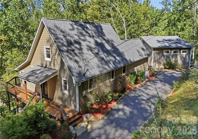 Photo 2 of Single family home for sale at 2711 Rabbit Hop Rd, Spruce Pine, NC 28777 | MLS# 4427088 | Listing updated on 2026-10-07