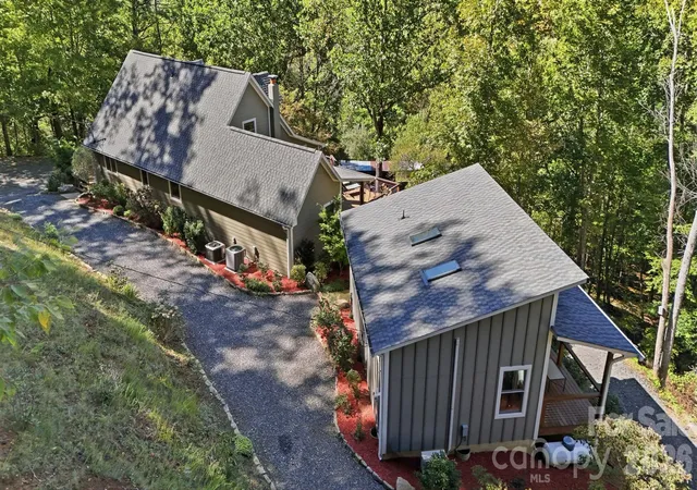 Photo 3 of Single family home for sale at 2711 Rabbit Hop Rd, Spruce Pine, NC 28777 | MLS# 4427088 | Listing updated on 2026-10-07