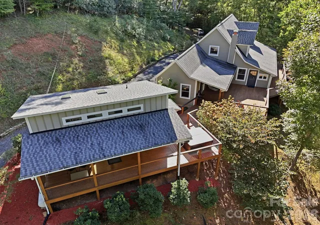 Photo 4 of Single family home for sale at 2711 Rabbit Hop Rd, Spruce Pine, NC 28777 | MLS# 4427088 | Listing updated on 2026-10-07
