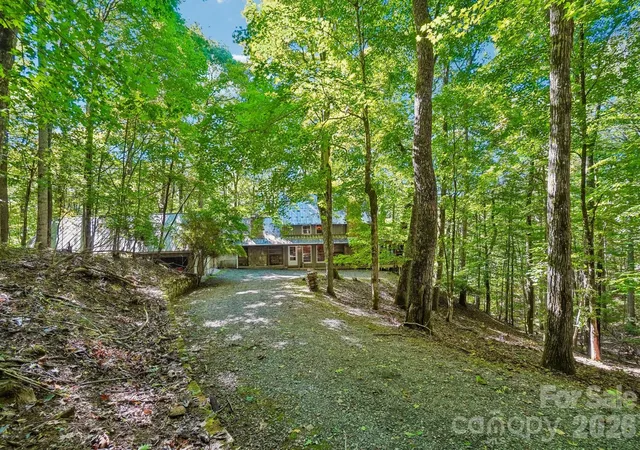 Photo 1 of Single family home for sale at 624 Fox Den Rd, Mars Hill, NC 28754 | MLS# 4427090 | Listing updated on 2026-09-27